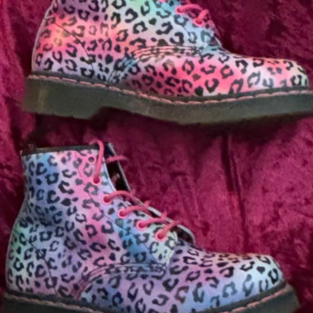 Dr Doc Martens womens leopard rainbow high top boots size 7